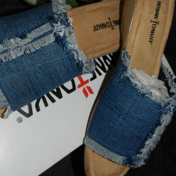 Minnetonka Wedge Sandal Frayed Blue Jean Comfort Slide in Sandal 🆕 Box📦⌚🏃🏻🚚 - Picture 3 of 11